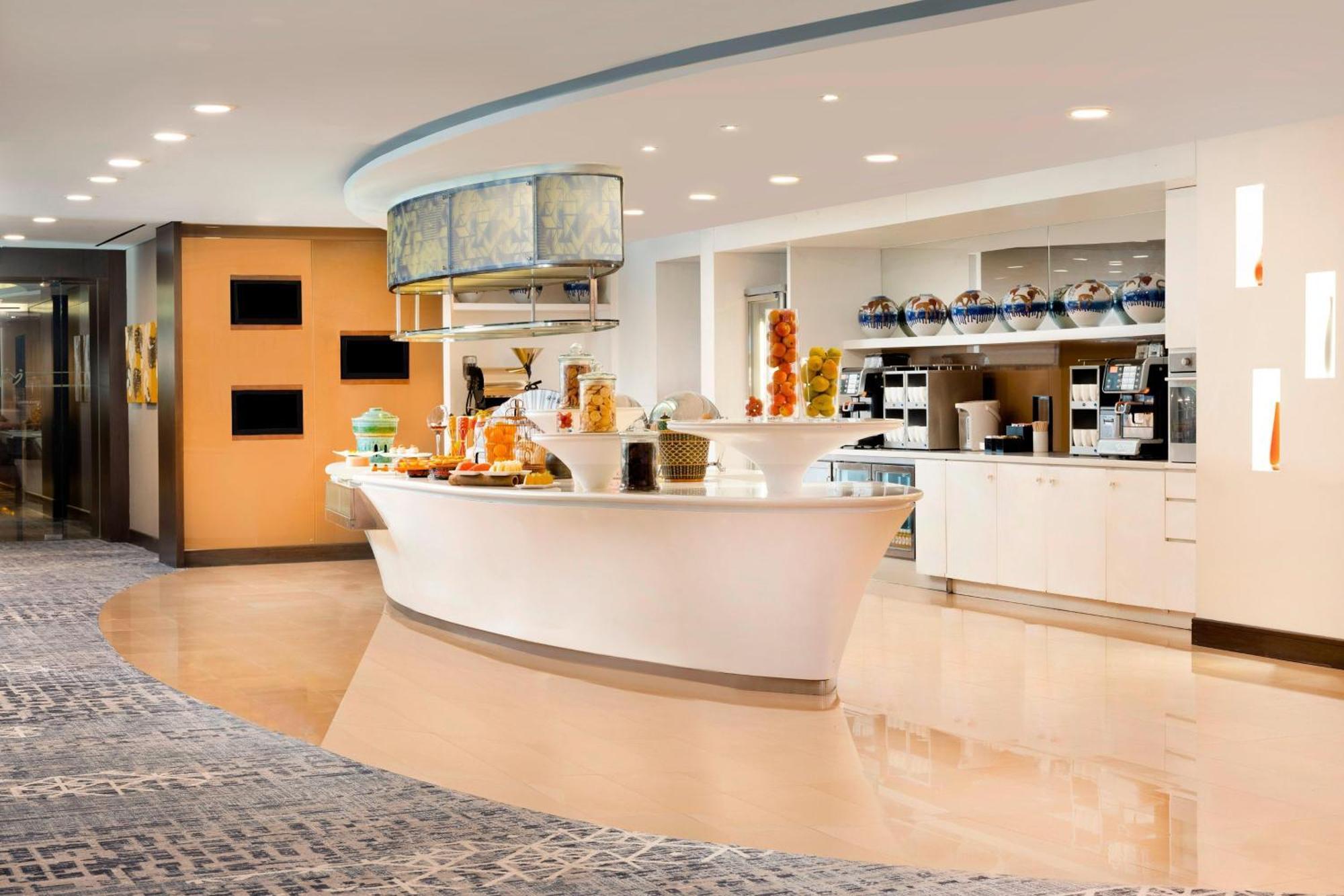Sheraton Imperial Kuala Lumpur Hotel Eksteriør billede The kitchen of the new lounge