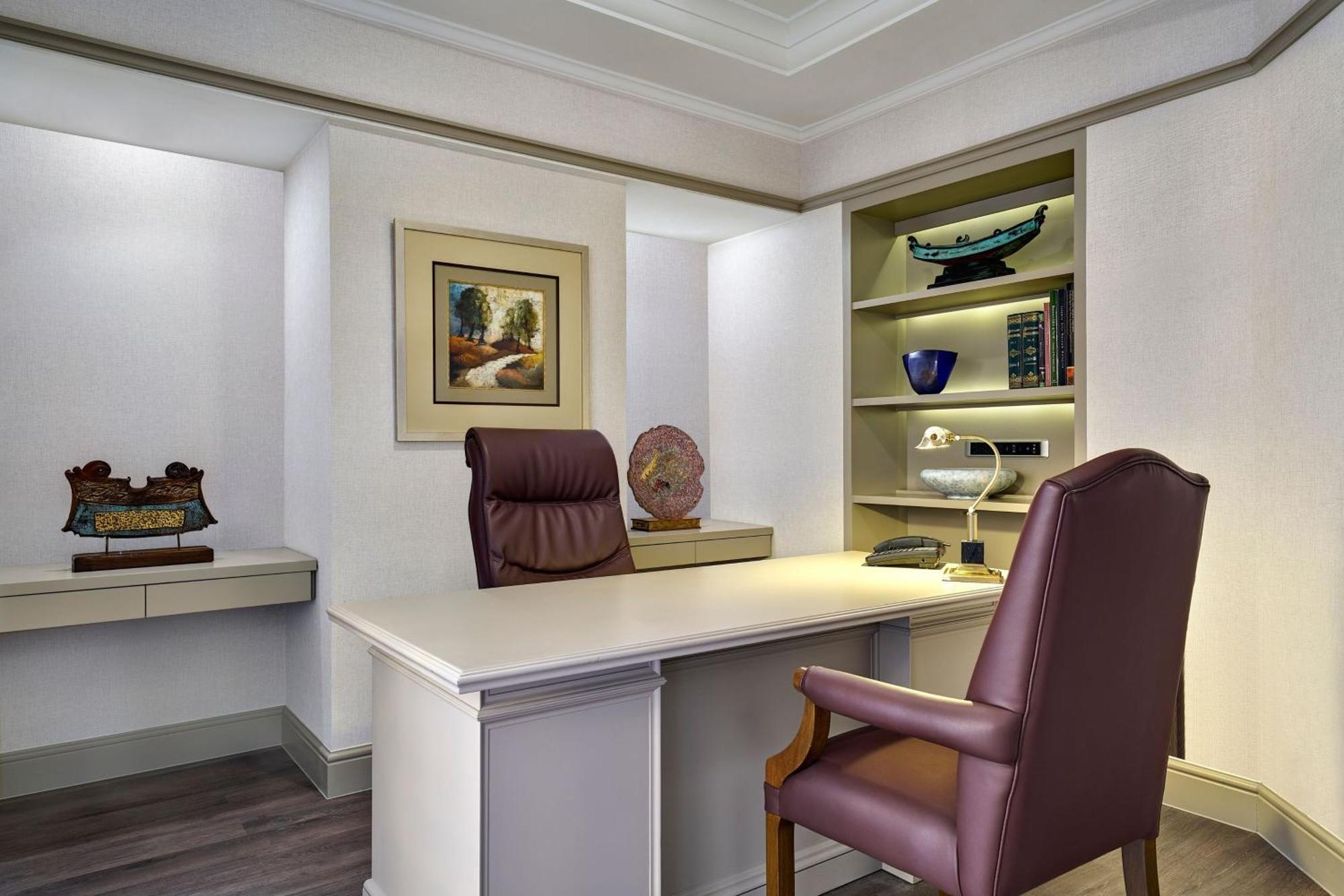 Sheraton Imperial Kuala Lumpur Hotel Eksteriør billede A typical office at the hospital