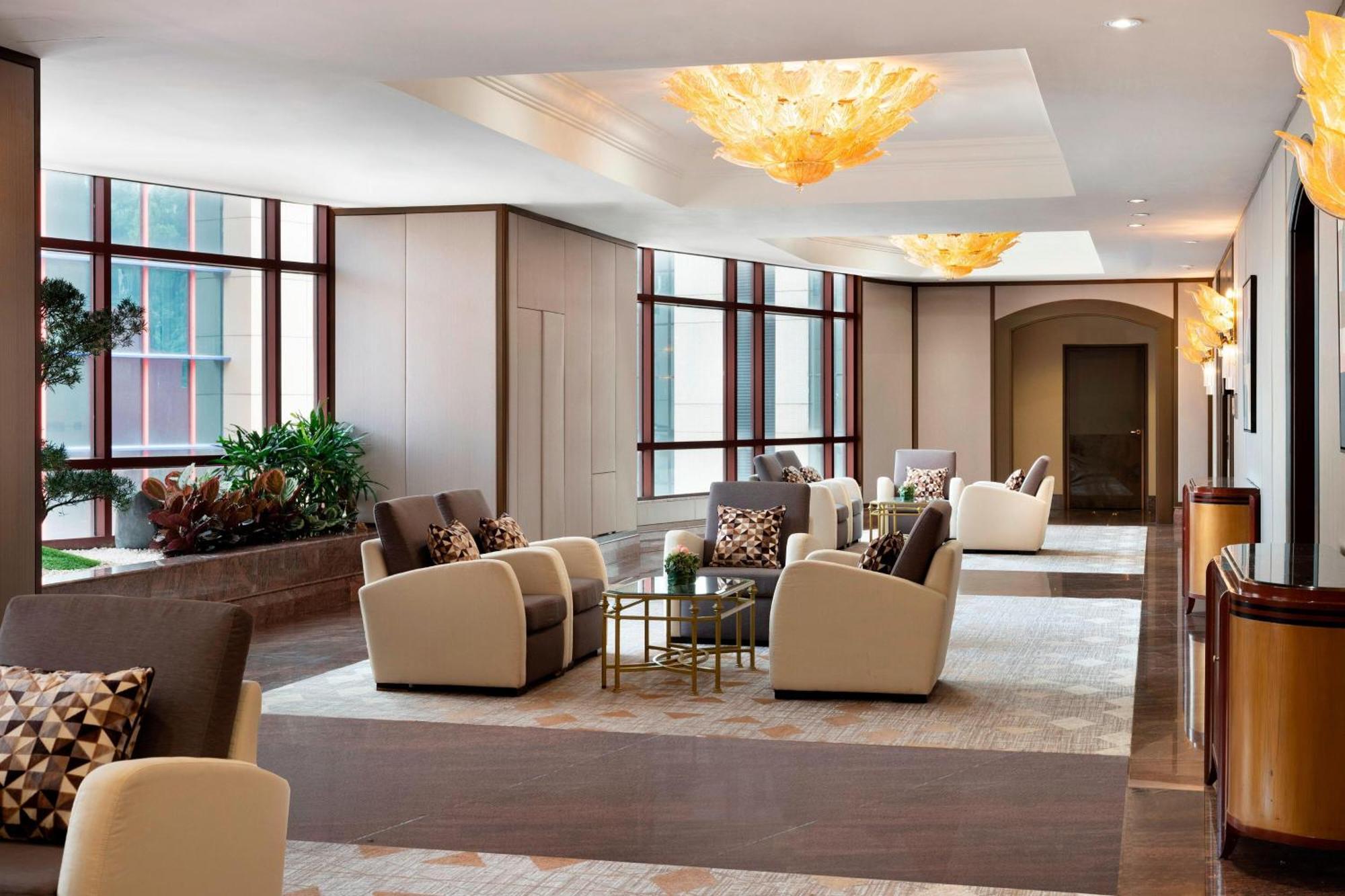 Sheraton Imperial Kuala Lumpur Hotel Eksteriør billede The Club Lounge at the Ritz-Carlton, Hong Kong