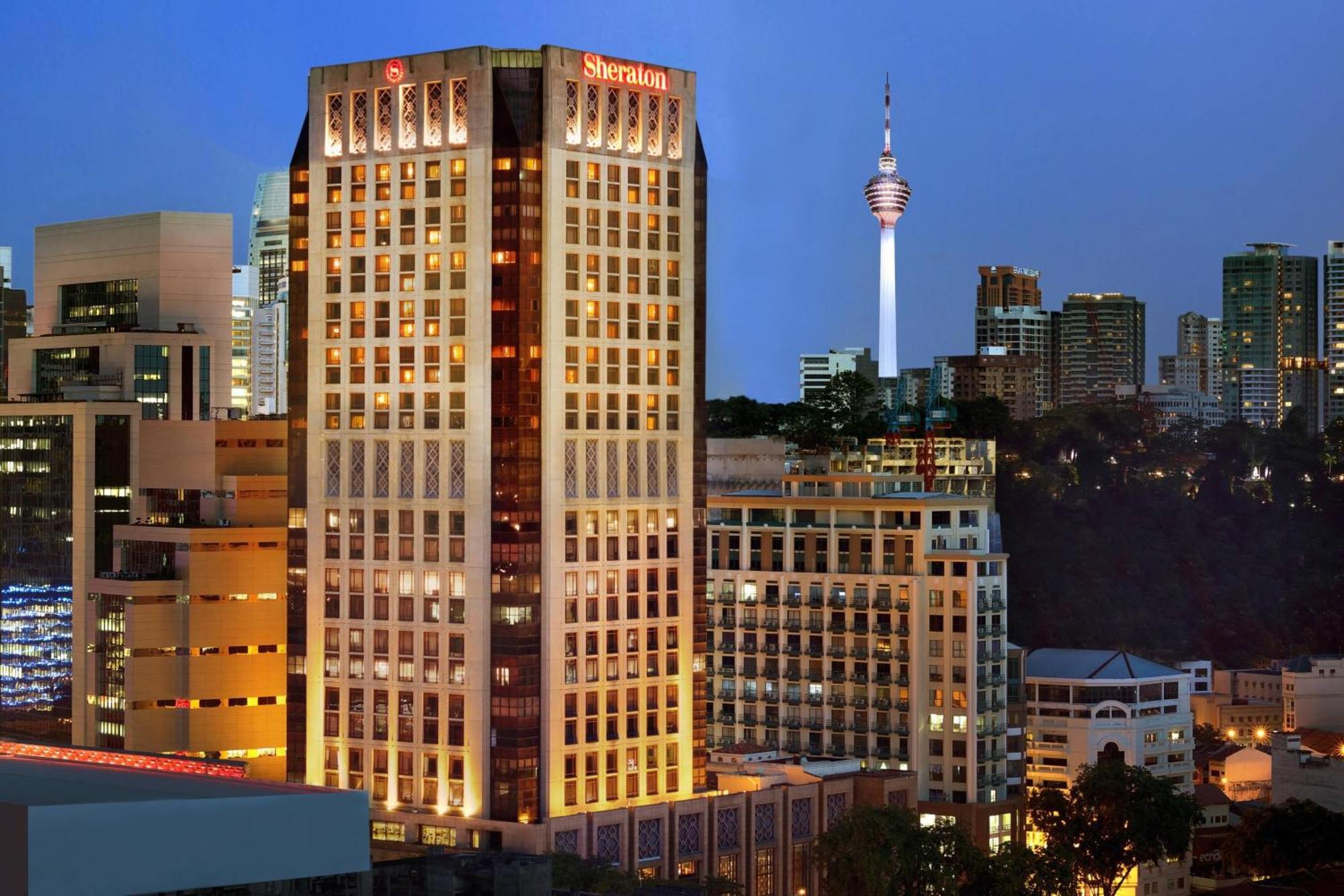 Sheraton Imperial Kuala Lumpur Hotel Eksteriør billede The hotel at night