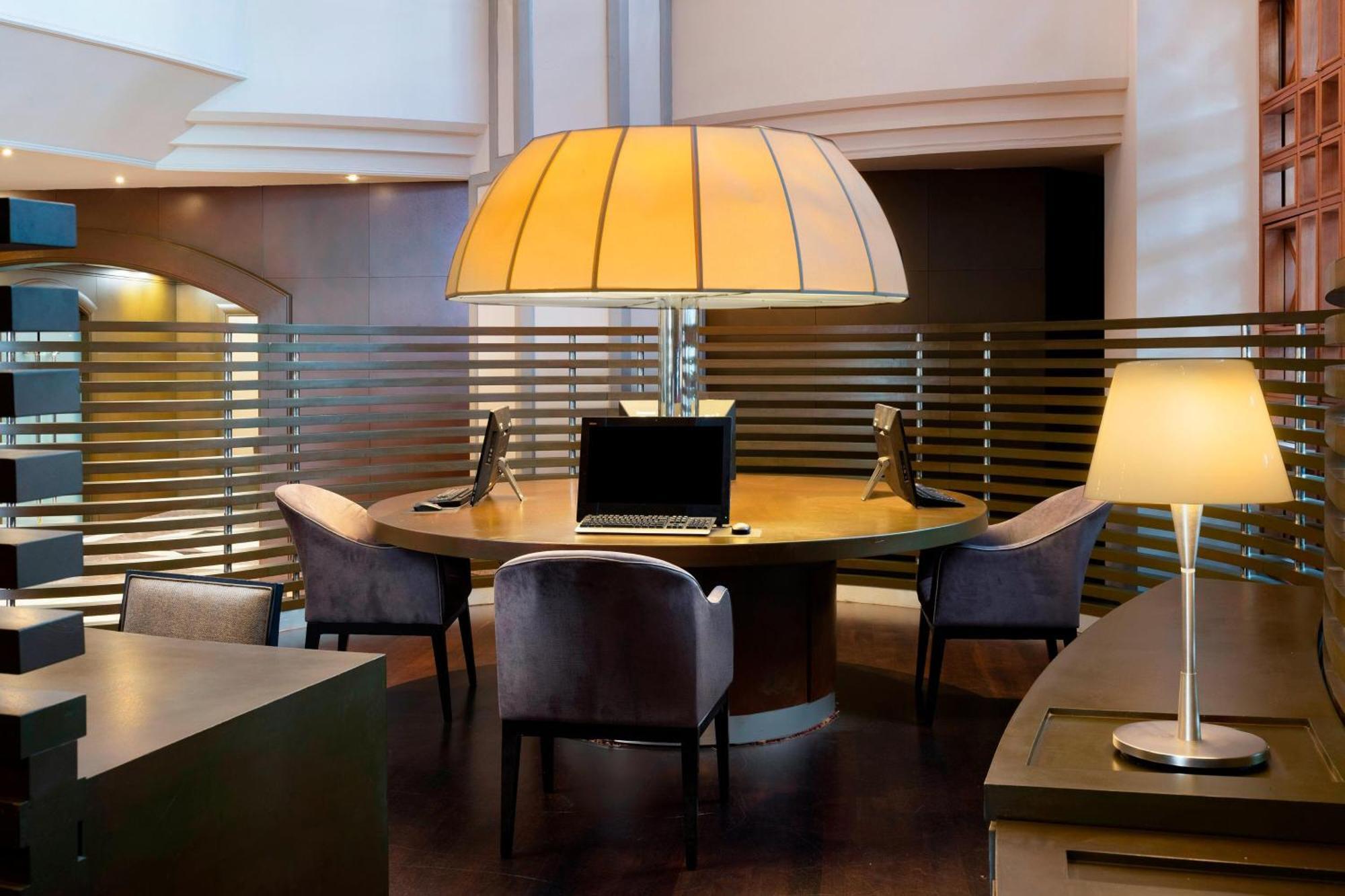 Sheraton Imperial Kuala Lumpur Hotel Eksteriør billede The Business Lounge at London Heathrow Airport
