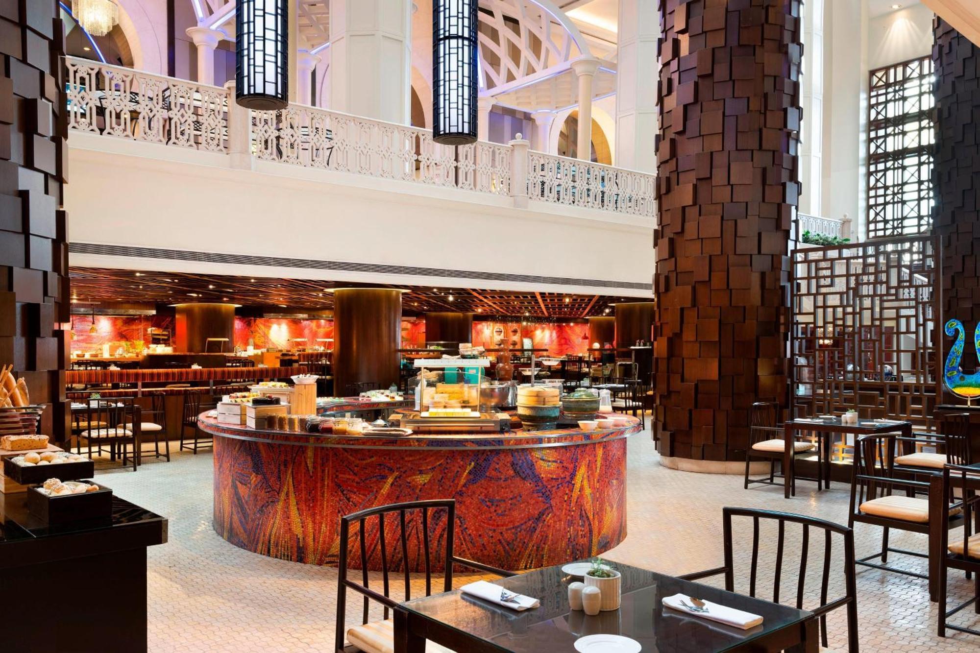 Sheraton Imperial Kuala Lumpur Hotel Eksteriør billede The restaurant