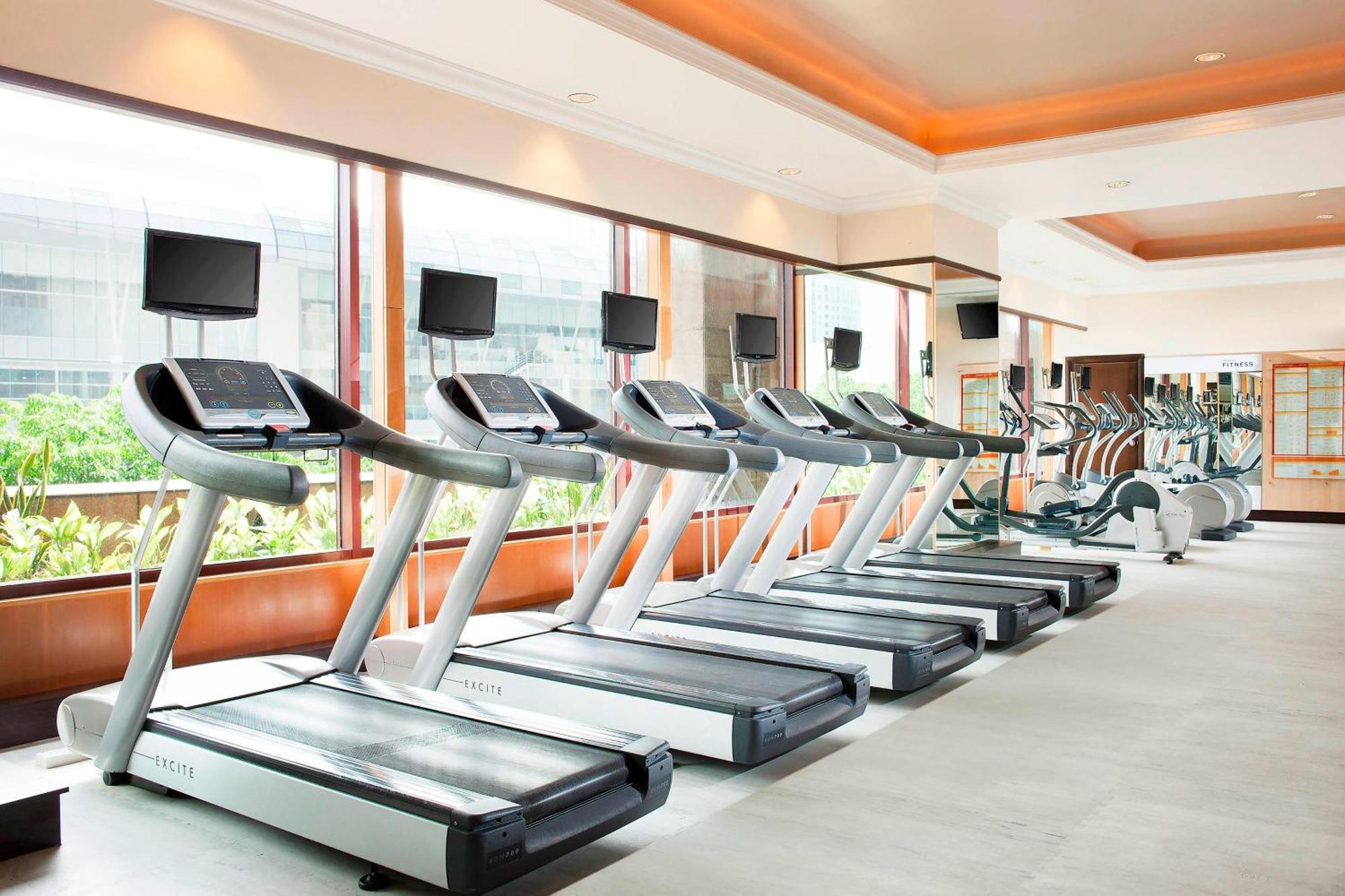 Sheraton Imperial Kuala Lumpur Hotel Eksteriør billede A row of treadmills